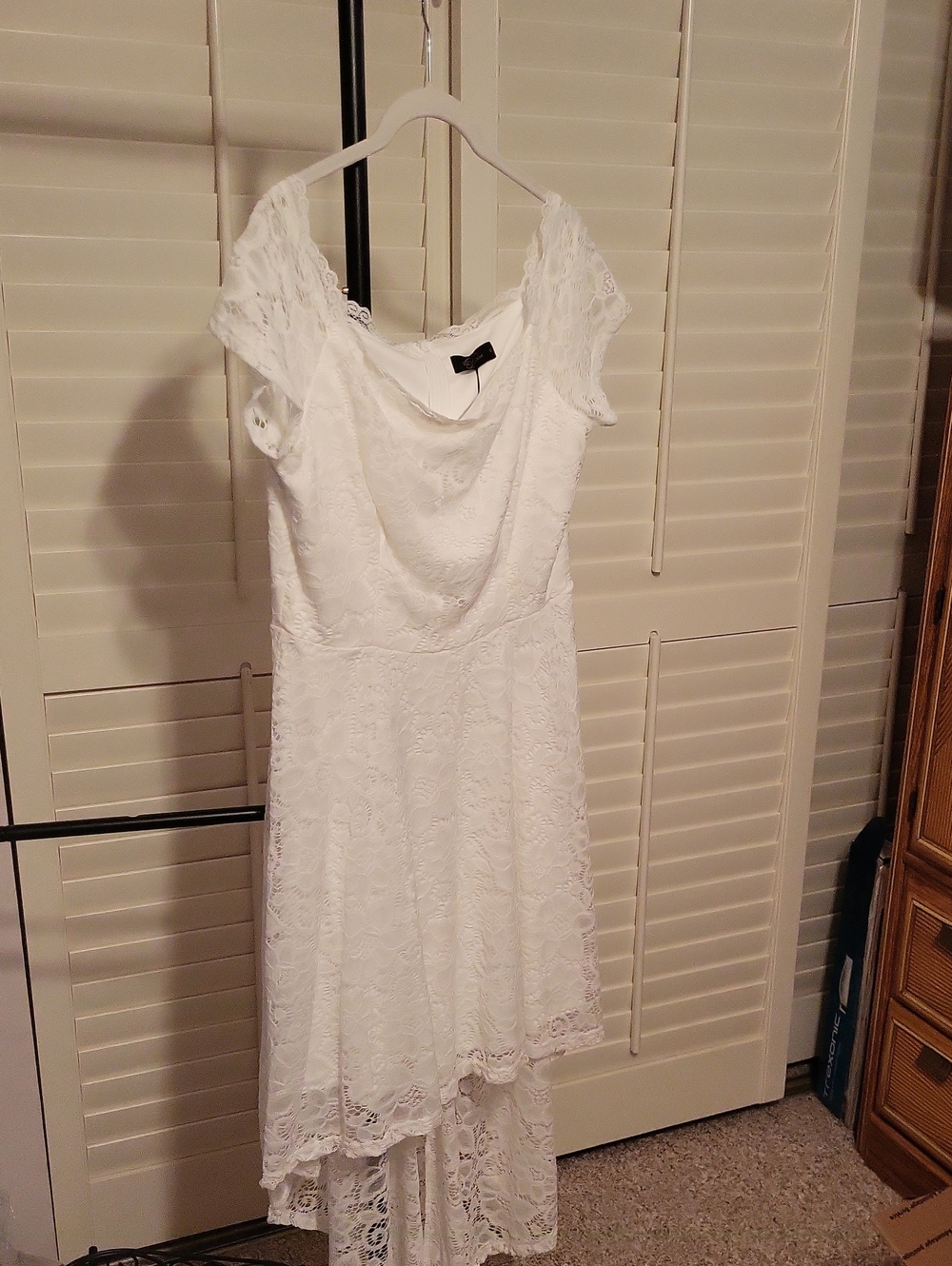 DressyStar White Lace Women's Dress PTP 20" WAIST 17"  FRONT 38" BACK 49"